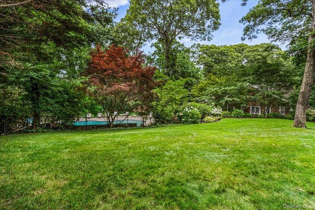 39 Cherry Lane, Syosset, NY 11791