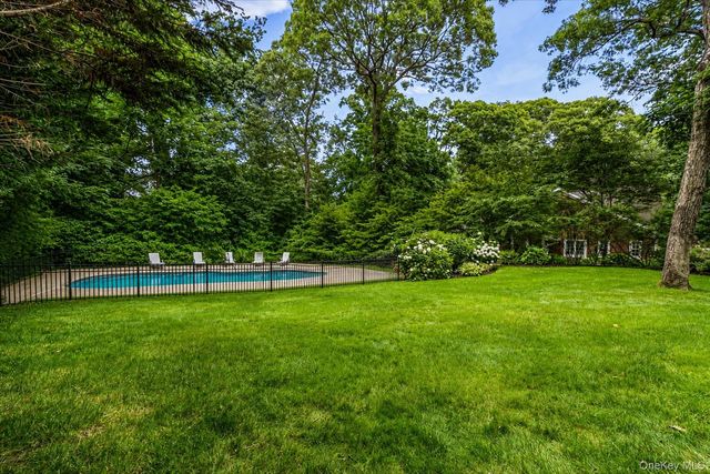 39 Cherry Lane, Syosset, NY 11791