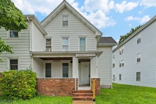 67 Elm St, Dover Town, NJ 07801