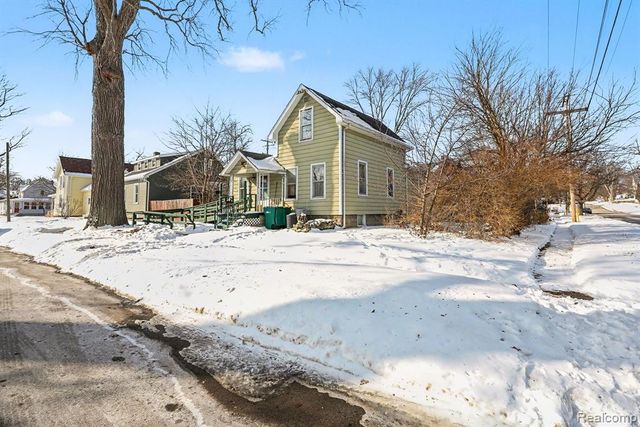 402 S 5th Street, Saint Clair, MI 48079