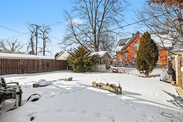 402 S 5th Street, Saint Clair, MI 48079