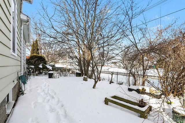 402 S 5th Street, Saint Clair, MI 48079