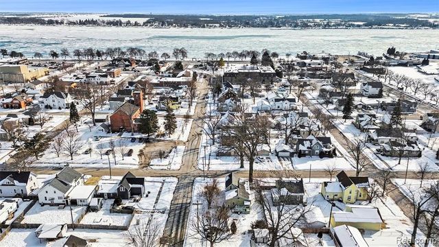 402 S 5th Street, Saint Clair, MI 48079