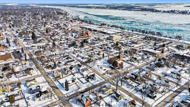 402 S 5th Street, Saint Clair, MI 48079