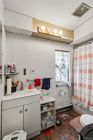 402 S 5th Street, Saint Clair, MI 48079