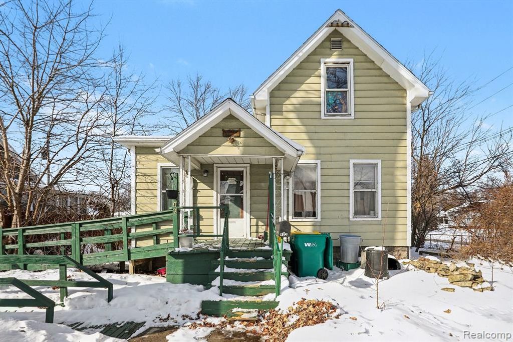 402 S 5th Street, Saint Clair, MI 48079