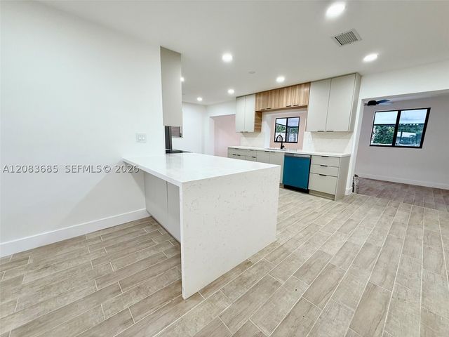 2201 N 54th Ave, Hollywood, FL 33021