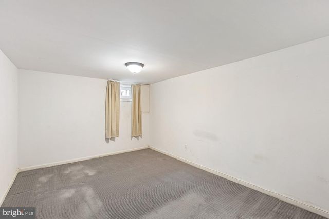 12 GARVEY LN, Newark, DE 19702