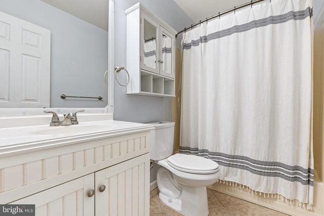 12 GARVEY LN, Newark, DE 19702