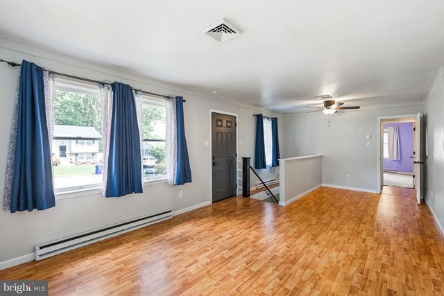 12 GARVEY LN, Newark, DE 19702