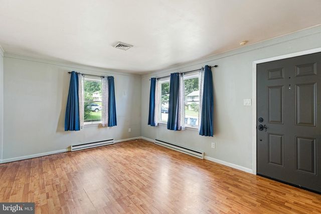 12 GARVEY LN, Newark, DE 19702