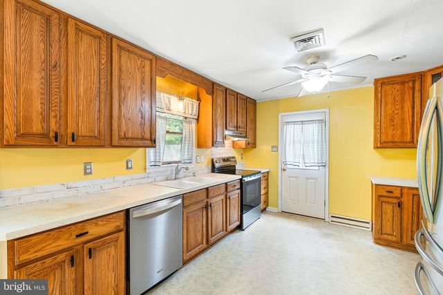 12 GARVEY LN, Newark, DE 19702