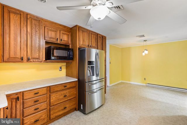 12 GARVEY LN, Newark, DE 19702