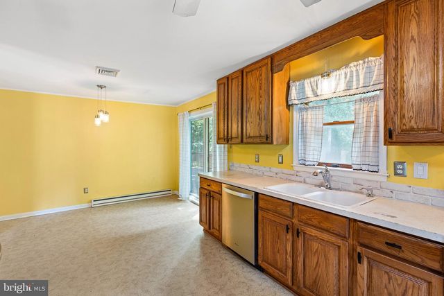 12 GARVEY LN, Newark, DE 19702