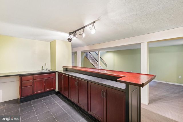 12 GARVEY LN, Newark, DE 19702