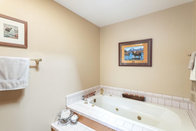 20621 Chipeta Way, Redding, CA 96003