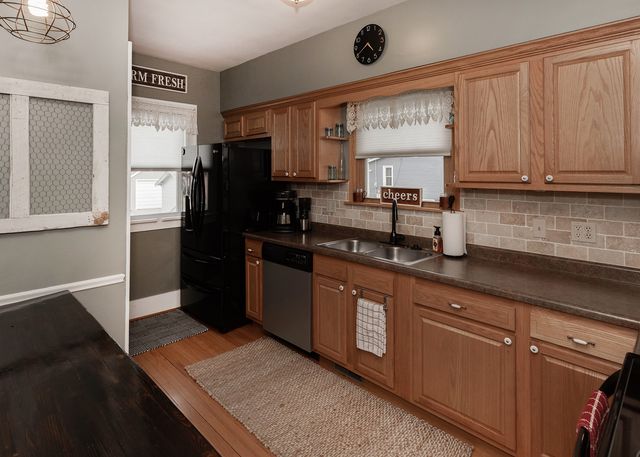 1811 34th Street, Rock Island, IL 61201