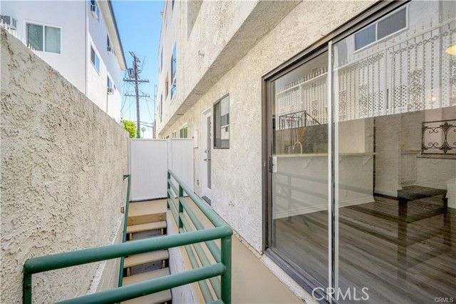 11954 Mayfield Avenue 3, Los Angeles, CA 90049