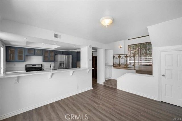 11954 Mayfield Avenue 3, Los Angeles, CA 90049