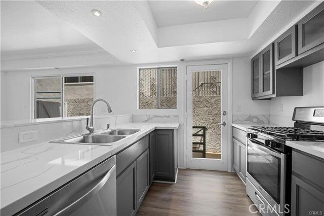 11954 Mayfield Avenue 3, Los Angeles, CA 90049