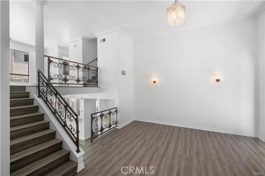 11954 Mayfield Avenue 3, Los Angeles, CA 90049