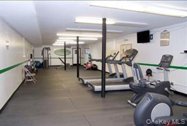 6 Glen Hollow Drive A33, Holtsville, NY 11742