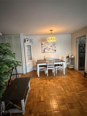 6 Glen Hollow Drive A33, Holtsville, NY 11742