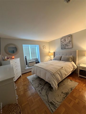 6 Glen Hollow Drive A33, Holtsville, NY 11742