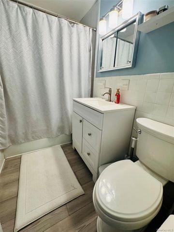 6 Glen Hollow Drive A33, Holtsville, NY 11742