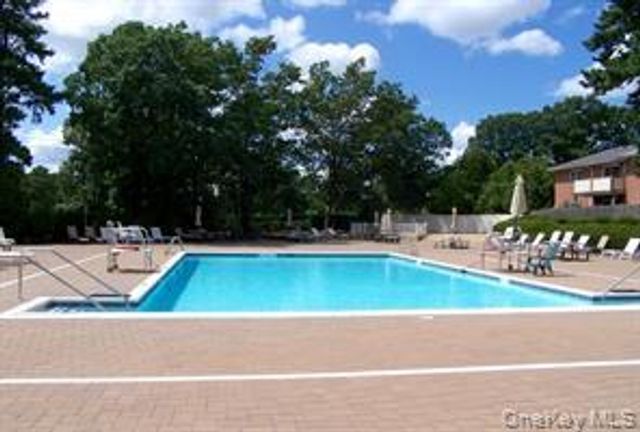 6 Glen Hollow Drive A33, Holtsville, NY 11742