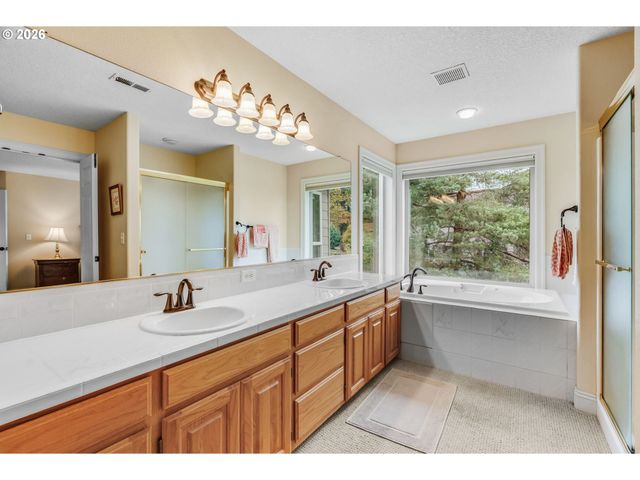 8056 Se 141ST Ave, Portland, OR 97236