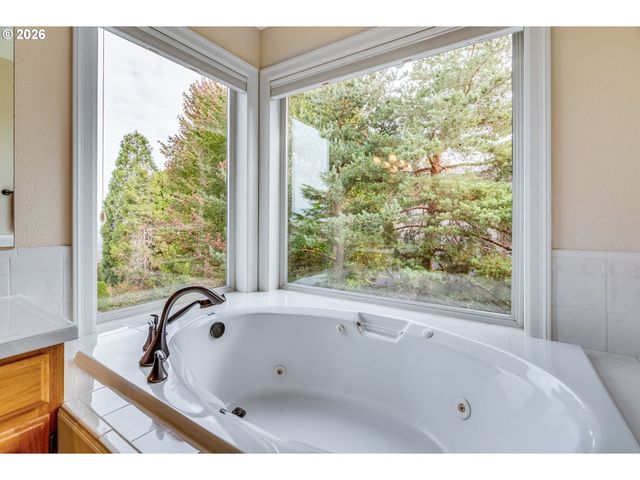 8056 Se 141ST Ave, Portland, OR 97236