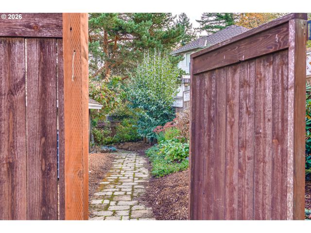 8056 Se 141ST Ave, Portland, OR 97236