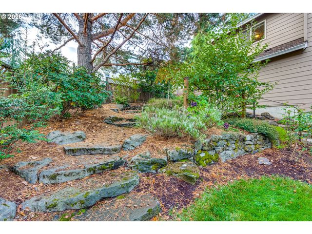 8056 Se 141ST Ave, Portland, OR 97236