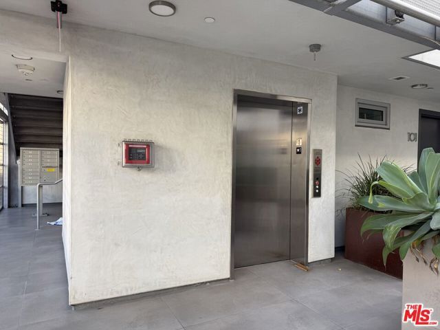 8210 Fountain Avenue 103, West Hollywood, CA 90046