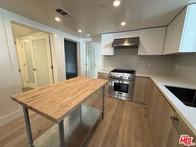 8210 Fountain Avenue 103, West Hollywood, CA 90046