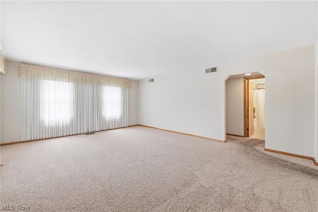 2325 North Road, Warren, OH 44483