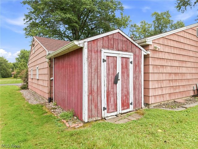 2325 North Road, Warren, OH 44483