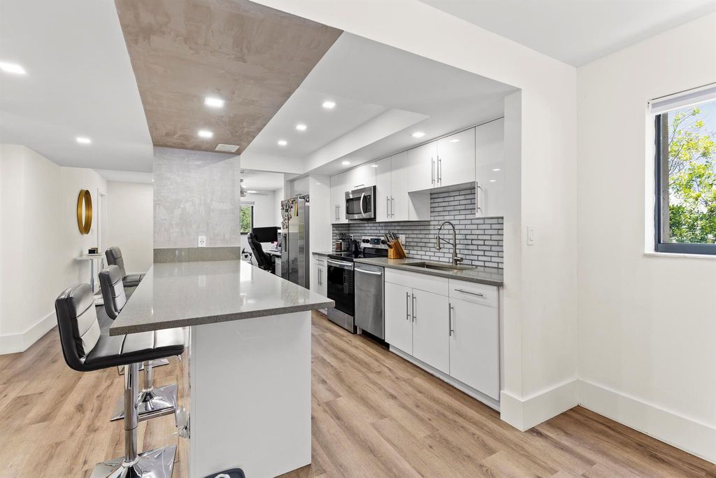 4491 Crystal Lake Drive 204c, Deerfield Beach, FL 33064