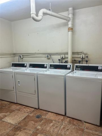 1700 NE 191st St 304, Miami, FL 33179