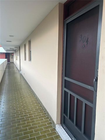 1700 NE 191st St 304, Miami, FL 33179