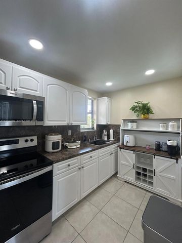 1700 NE 191st St 304, Miami, FL 33179