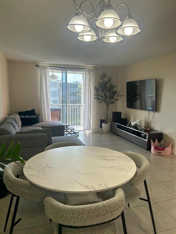 1700 NE 191st St 304, Miami, FL 33179