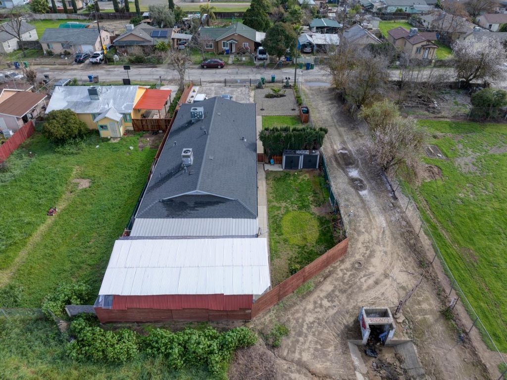 Image 36 of property listing at 7139 Center # 7141, Winton, CA 95388