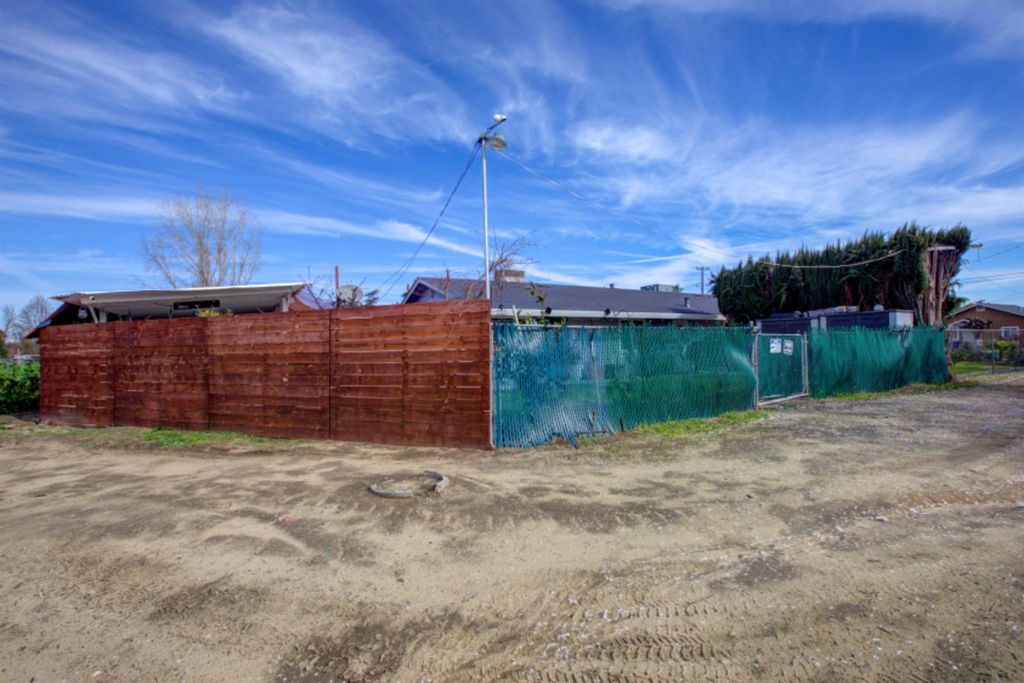 Image 4 of property listing at 7139 Center # 7141, Winton, CA 95388
