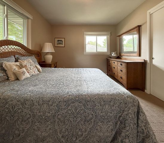 2145 Zealand Avenue N, Golden Valley, MN 55427