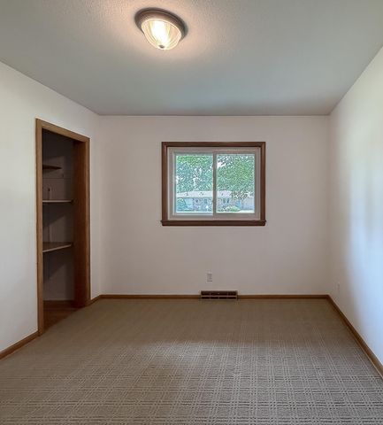 2145 Zealand Avenue N, Golden Valley, MN 55427