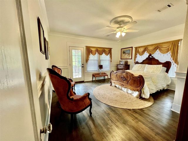 506 W Baylor Street, Ennis, TX 75119