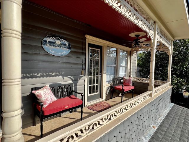 506 W Baylor Street, Ennis, TX 75119