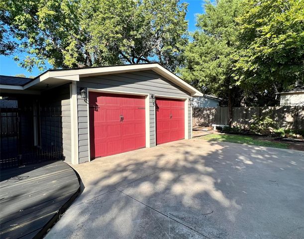 506 W Baylor Street, Ennis, TX 75119